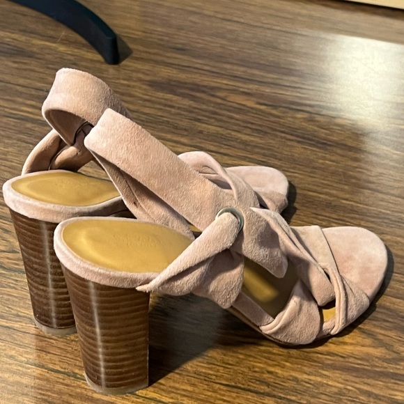 Suede Sézane heels in nude/soft pink color - EUC - Picture 10 of 16